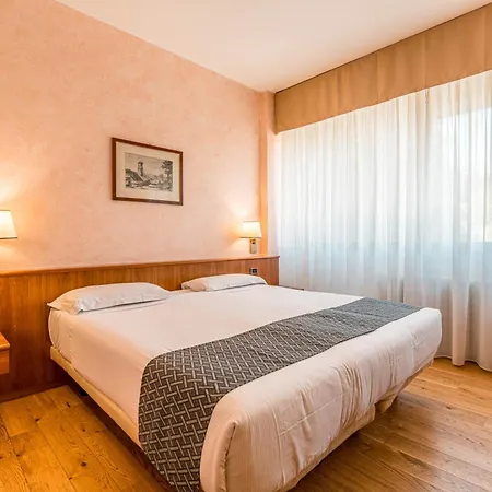 Crystal Hotel Varese Exterior photo