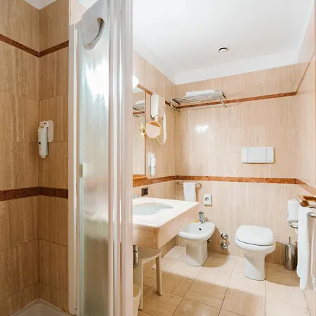 Crystal Hotel Varese Exterior photo