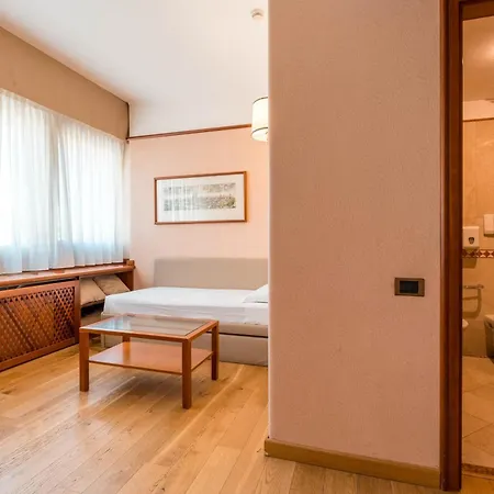 Crystal Hotel Varese Exterior photo
