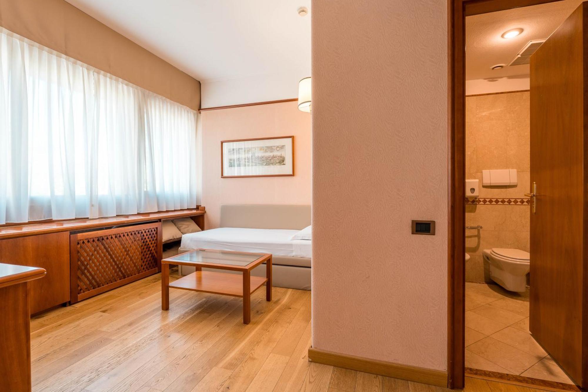 Crystal Hotel Varese