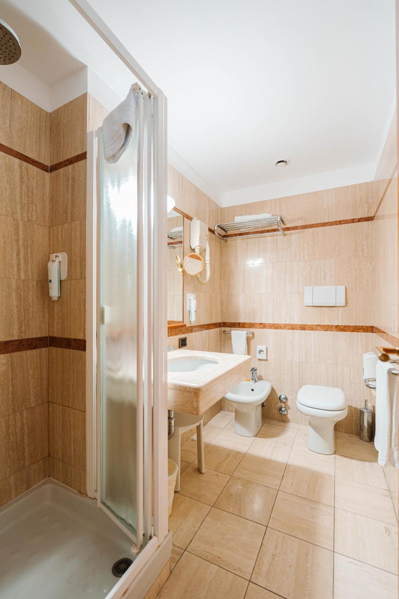 Crystal Hotel 4*